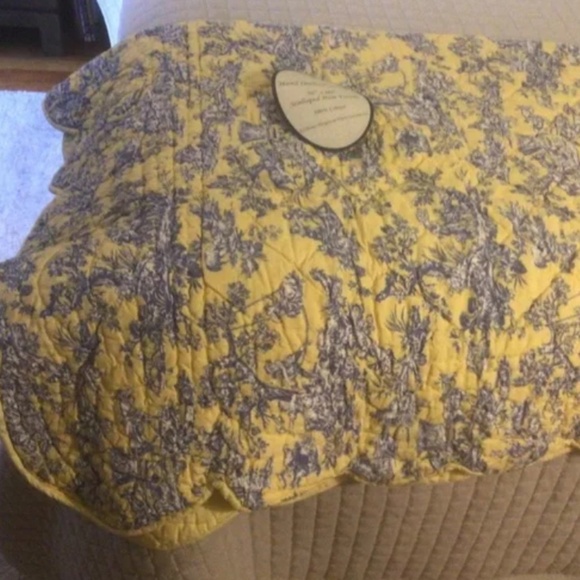 Provencal Quilted Throw 50x60” NWT - Picture 2 of 3